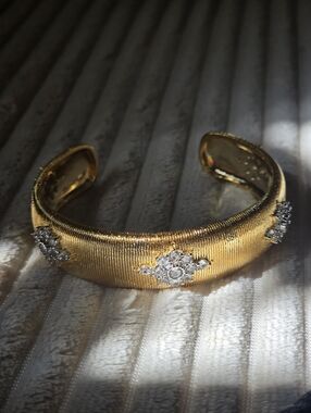 NWT Gold Crystal Non Tarnish Accent Bangle Bracelet Italian Buccellati Style